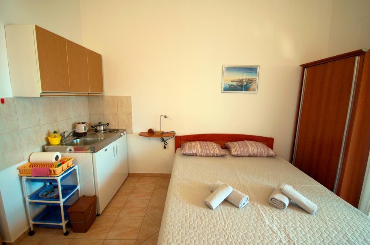 Studio Apartman Stara Baška Εξωτερικό φωτογραφία