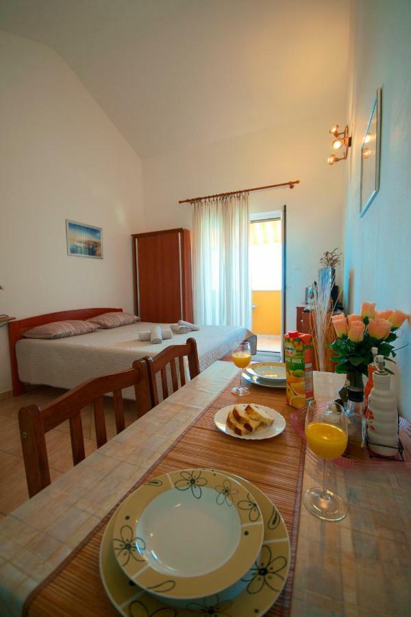 Studio Apartman Stara Baška Εξωτερικό φωτογραφία