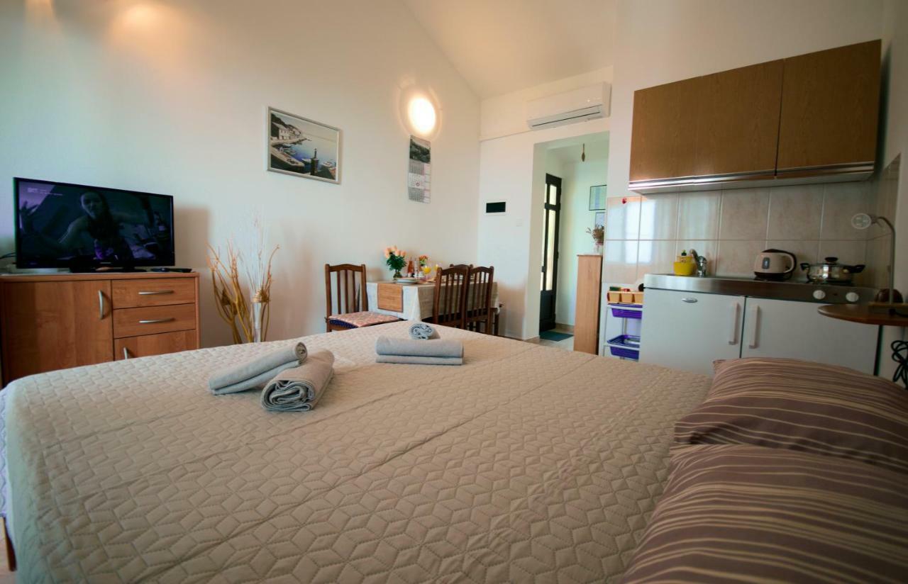 Studio Apartman Stara Baška Εξωτερικό φωτογραφία